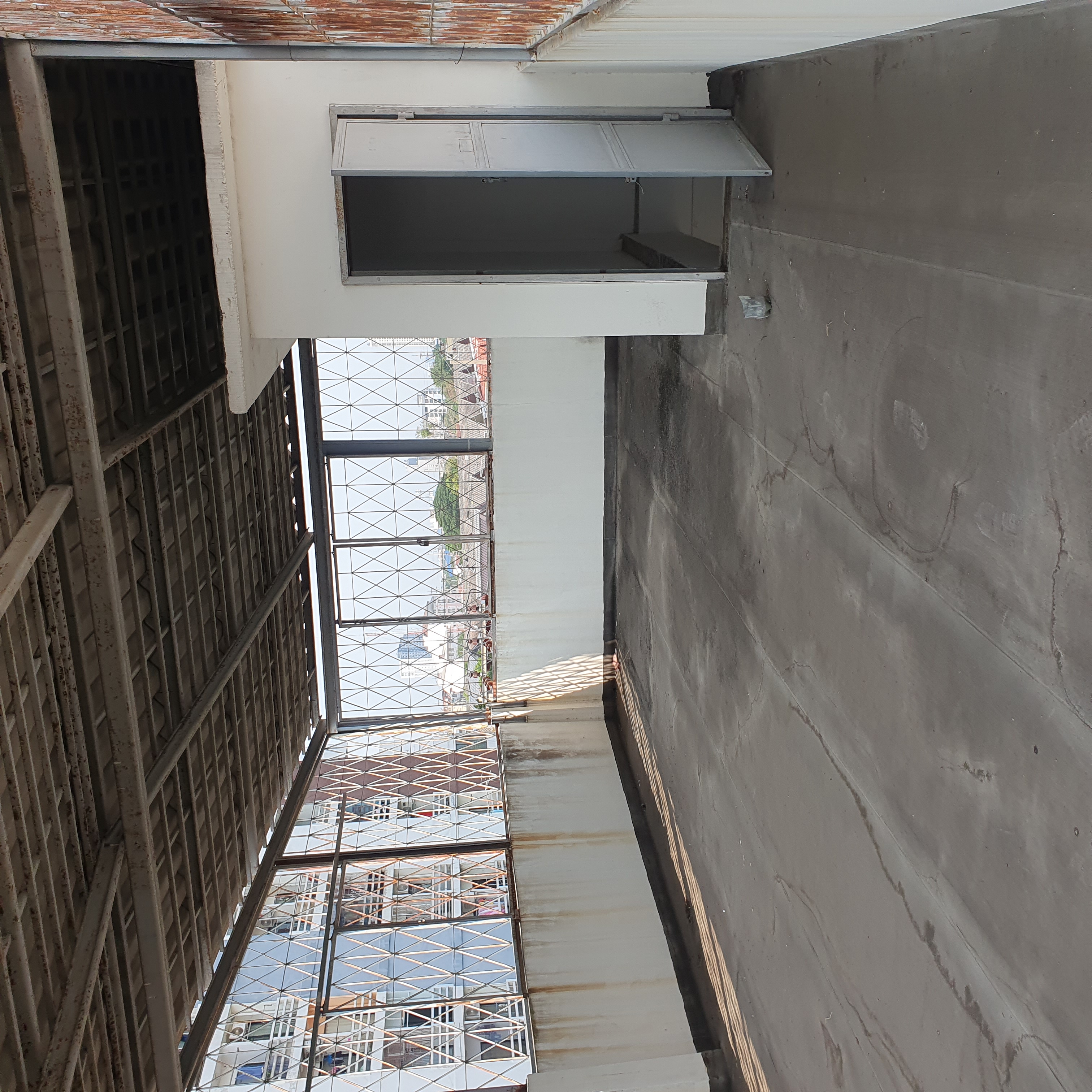 ขายตึกแถว 1 คูหา  หมู่บ้านศิวพร  ซ.เลี่ยงเมืองนนท์ 3