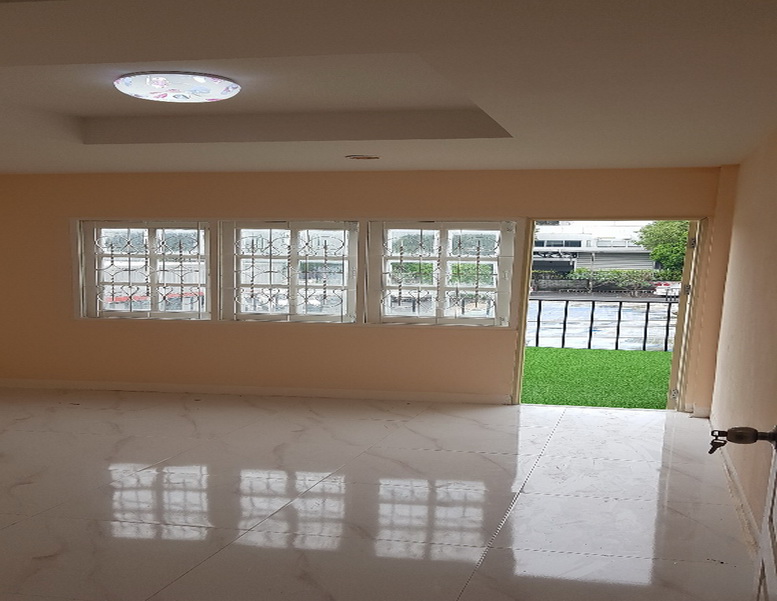 ขายทาวโฮมหงส์ประยูรใกล้เซ็นทรัลเวสเกตสถานีรถไฟฟ้าแยกบางพลูเลี้ยวมาทางตลาดบางบัวทอง 5 ห้องนอน 3 ชั้น