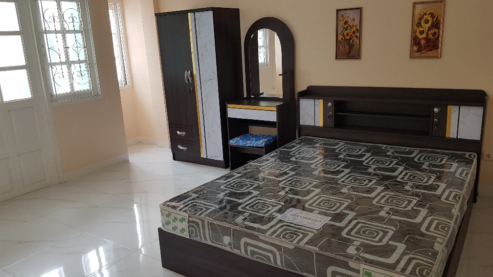 ขายทาวโฮมหงส์ประยูรใกล้เซ็นทรัลเวสเกตสถานีรถไฟฟ้าแยกบางพลูเลี้ยวมาทางตลาดบางบัวทอง 5 ห้องนอน 3 ชั้น