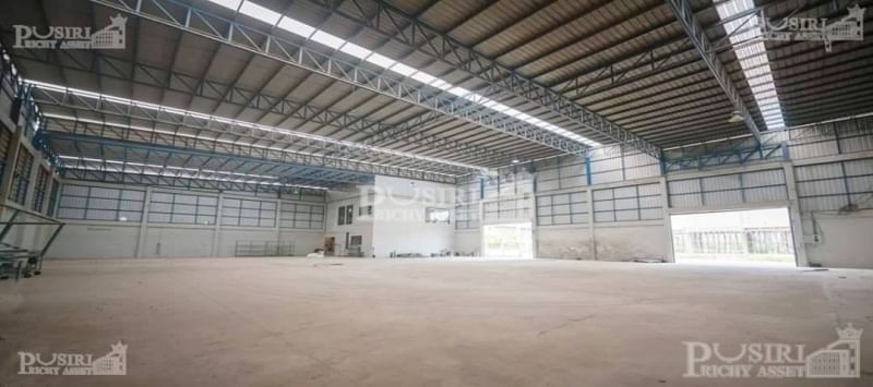 โรงงาน 1.5 ไร่ ที่มีพื้นใช้สอย 1,838 ตร.ม. ใกล้ ถ. เศรษฐกิจ เงียบสงบท้ายซอยเเวดล้อมโรงงาน เทรลเลอร์เข้าสะดวก พร้อมบ้านพักคนงานอีก 10 ห้อง  KK5359S