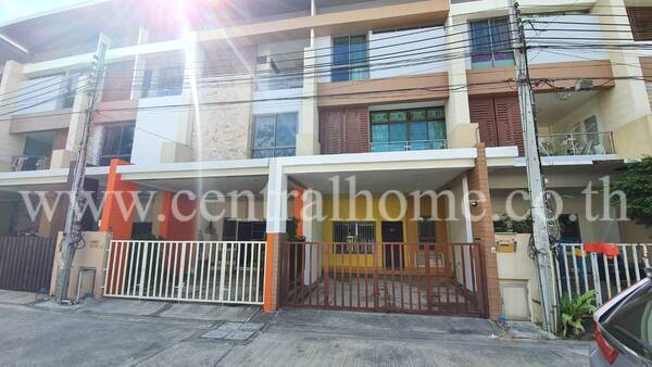 ทาวน์โฮม ภัทรโมทาวน์ แจ้งวัฒนะ 19 ใกล้รถไฟฟ้าแจ้งวัฒนะ