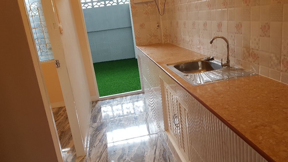 ขายบ้าน5นอน3ชั้นใกล้ถนนรัตนาธิเบศรถไฟฟ้าแยกบางพลูหรือจะทำเป็นOFFITก็ดี  21ตารางวา 3 ห้องน้ำ  