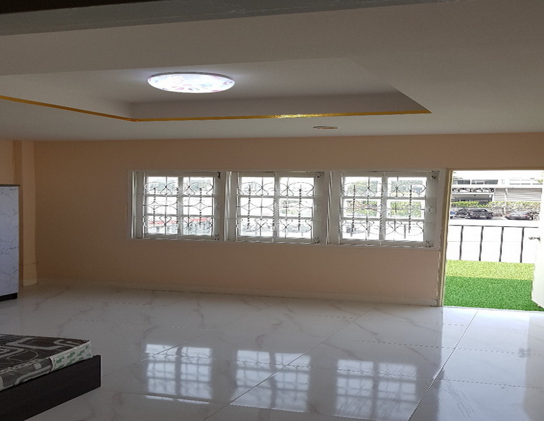 ขายบ้าน5นอน3ชั้นใกล้ถนนรัตนาธิเบศรถไฟฟ้าแยกบางพลูหรือจะทำเป็นOFFITก็ดี  21ตารางวา 3 ห้องน้ำ  