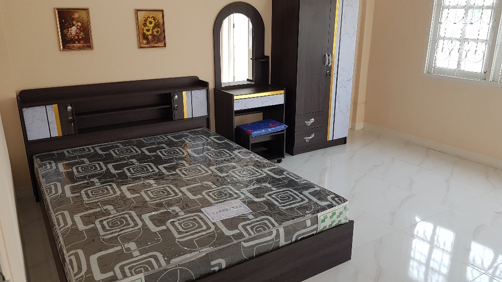 ขายบ้าน5นอน3ชั้นใกล้ถนนรัตนาธิเบศรถไฟฟ้าแยกบางพลูหรือจะทำเป็นOFFITก็ดี  21ตารางวา 3 ห้องน้ำ  