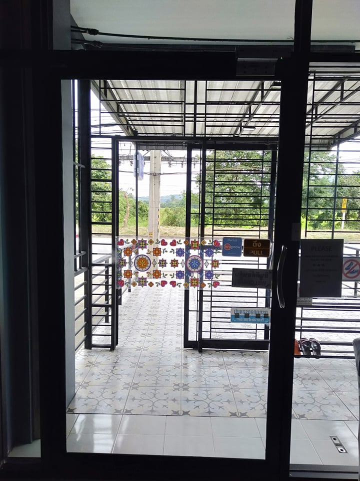 ขายโรงแรม ขายโฮสเทล 2 ชั้นครึ่ง ติดถนนใหญ่ ใกล้ ม.แม่ฟ้าหลวง ใกล้เซเว่น 6.8 ล้าน