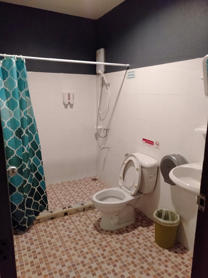 ขายโรงแรม ขายโฮสเทล 2 ชั้นครึ่ง ติดถนนใหญ่ ใกล้ ม.แม่ฟ้าหลวง ใกล้เซเว่น 6.8 ล้าน