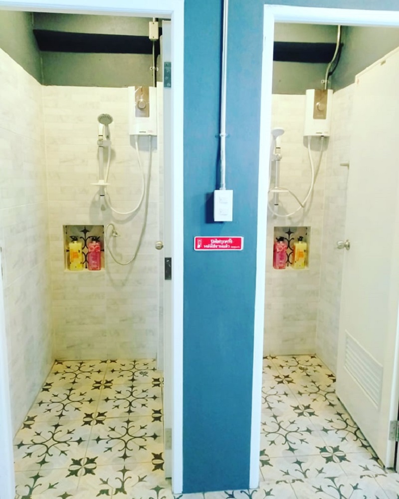 ขายโรงแรม ขายโฮสเทล 2 ชั้นครึ่ง ติดถนนใหญ่ ใกล้ ม.แม่ฟ้าหลวง ใกล้เซเว่น 6.8 ล้าน