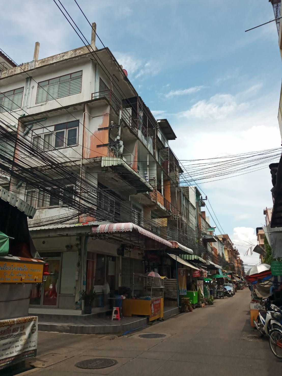 ขายที่าสวยติดถนนรามคำแหง 3ไร่เศษ ใจกลางแหล่งธูรกิจ