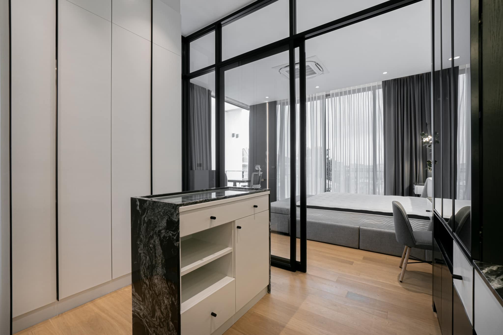 ขายโฮมออฟฟิศ สุดหรู ตกแต่งครบพร้อมอยู่ LUXE 35 (Luxury Townhome) 4 ชั้น 3 ห้องนอน 4 ห้องน้ำ 1 ห้องออกกำลังกาย ลาดพร้าว