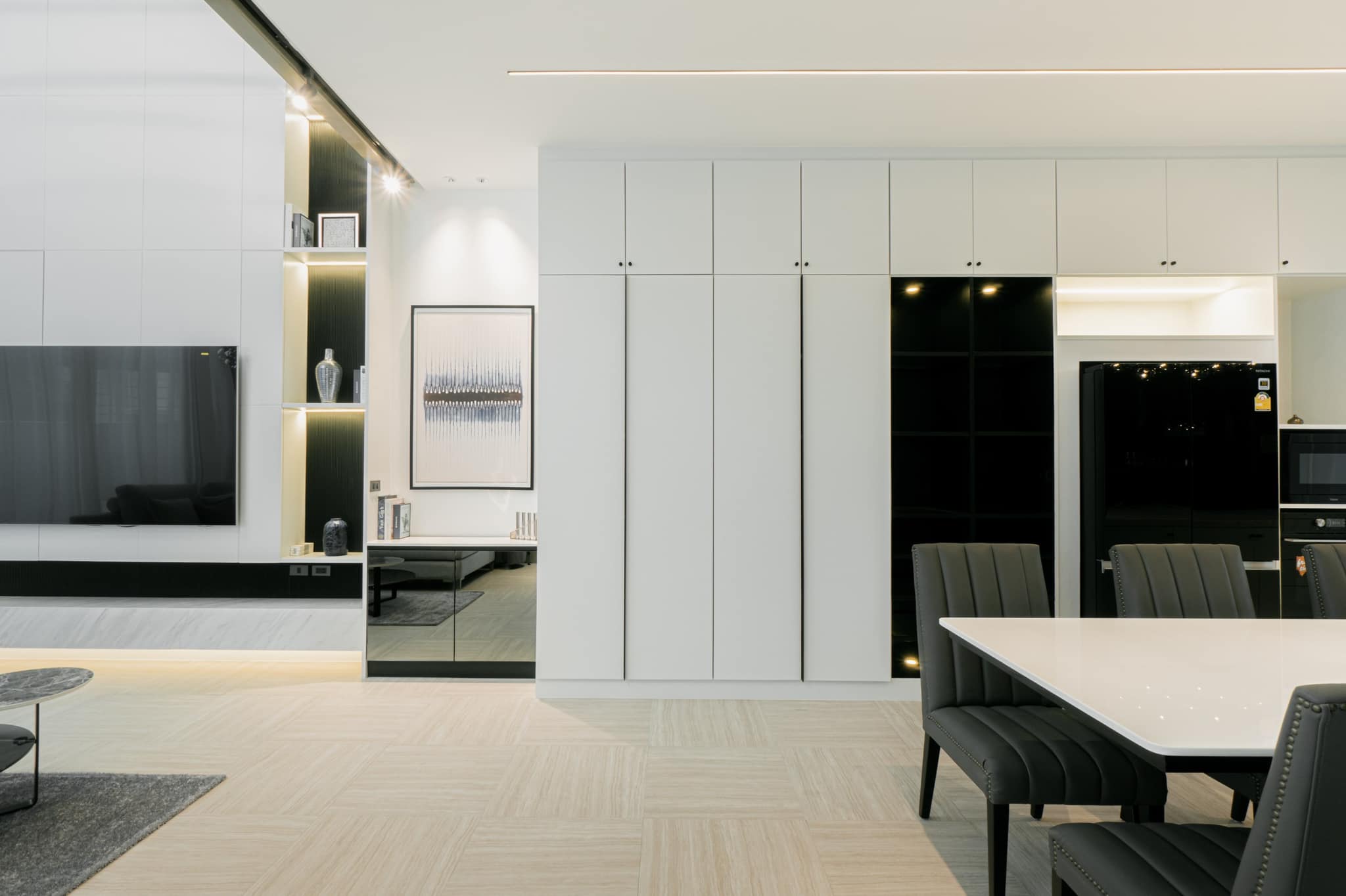 ขายโฮมออฟฟิศ สุดหรู ตกแต่งครบพร้อมอยู่ LUXE 35 (Luxury Townhome) 4 ชั้น 3 ห้องนอน 4 ห้องน้ำ 1 ห้องออกกำลังกาย ลาดพร้าว