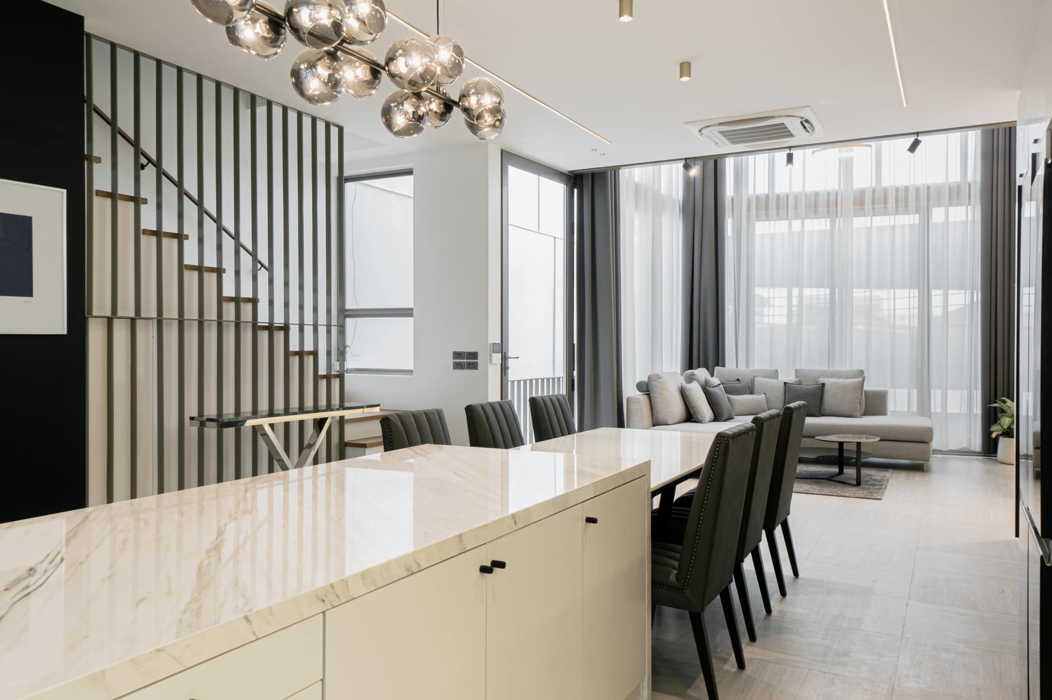 ขายโฮมออฟฟิศ สุดหรู ตกแต่งครบพร้อมอยู่ LUXE 35 (Luxury Townhome) 4 ชั้น 3 ห้องนอน 4 ห้องน้ำ 1 ห้องออกกำลังกาย ลาดพร้าว