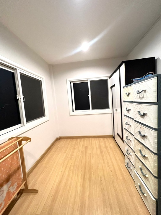 Agent Post ขายบ้านแฝด สภาพสวย พร้อมอยู่ ของแถมไม่ต่ำกว่า 6 รายการ ฟรีส่วนกลางอีก 1 ปี