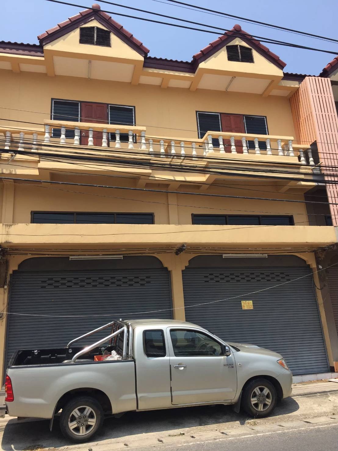 ขายด่วน อาคารพาณิชย์ 2.5 ชั้น 15 ตรว.  หางดง เชียงใหม่