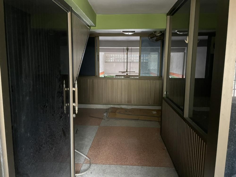 ขายตึกแถว/อาคารพาณิชย์ อาคาร 4 ชั้น เพชรเกษมซอย 54 ย่านบางแค