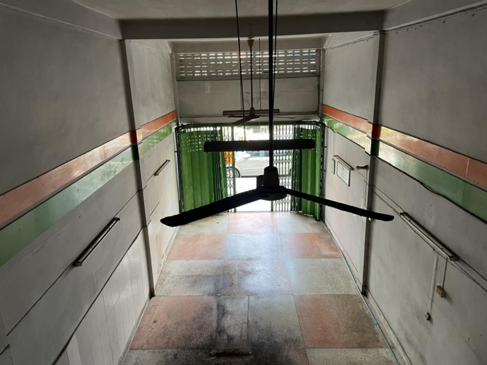 ขายตึกแถว/อาคารพาณิชย์ อาคาร 4 ชั้น เพชรเกษมซอย 54 ย่านบางแค