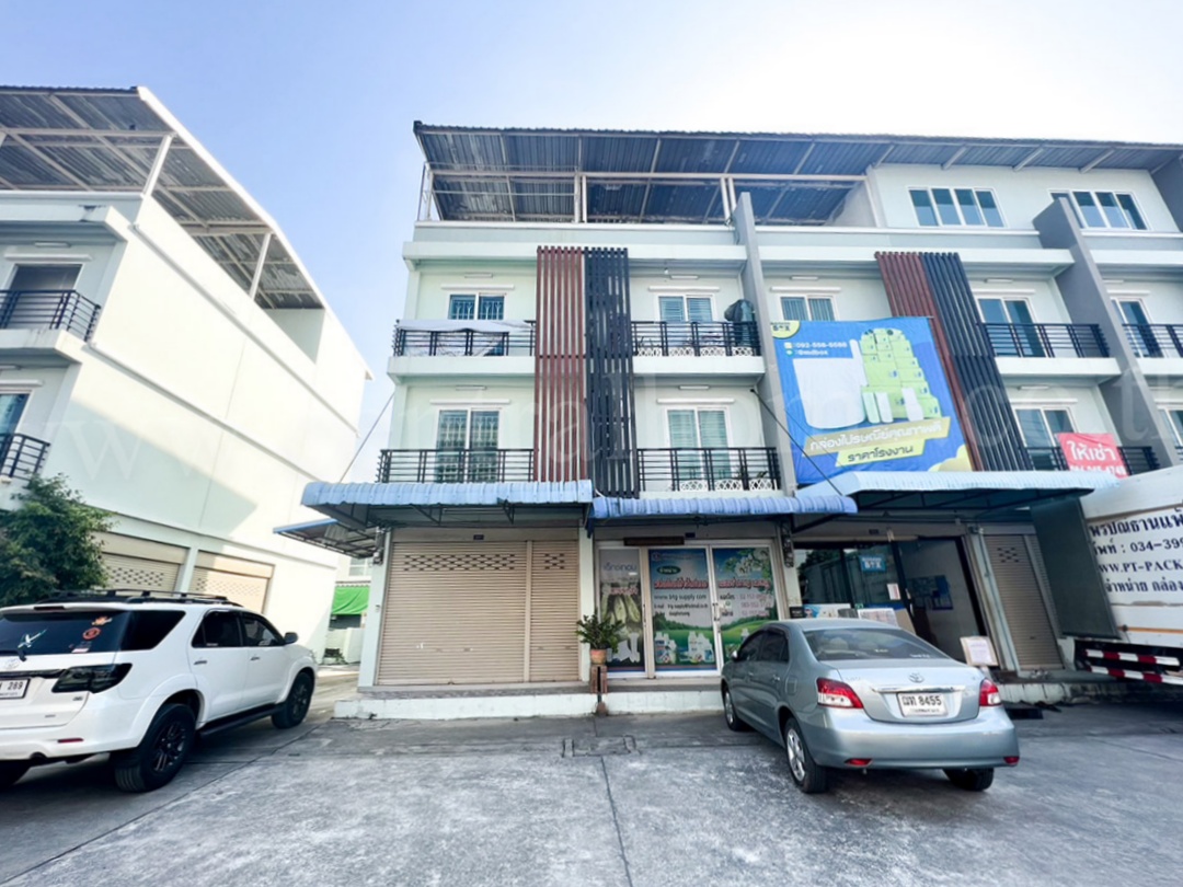 อาคารพาณิชย์ ลภาวัน 22 บางใหญ่ หลังมุม