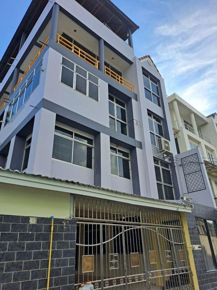 ให้เช่าโฮมออฟฟิศ 5 ชั้นพื่นที้ใช้สอย 700 ตรม. ซอยอินทราภรณ์ ศรีวรา ใกล้ๆกับถนนเลียบทางด่วน