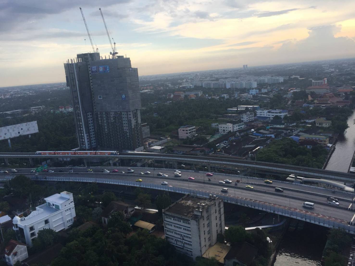 ขายคอนโด เดอะเพรสซิเดนท์ เฟส3 สาทร-ราชพฤกษ์ พร้อมผู้เช่า หมดสัญญาเช่ามี.ค.67