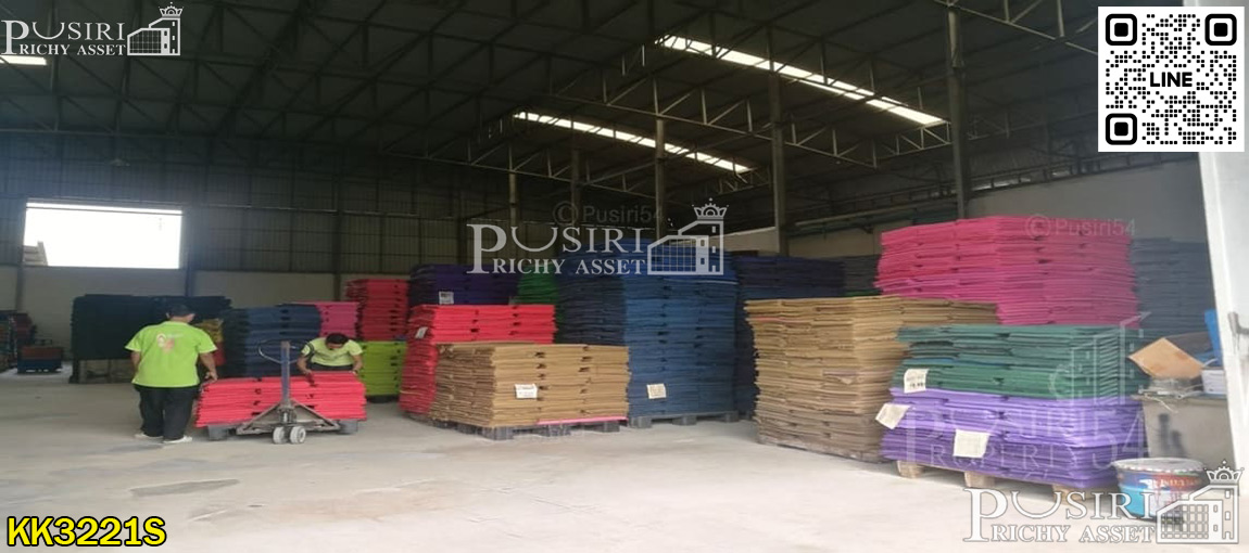 โรงงานตั้งอยู่บนเนื้อที่ขนาด 5 ไร่ หันหน้าทางทิศตะวันออก ประตูด้านหน้ากว้าง 7 เมตร สูง 2.5 เมตร สะดวกต่อการขนส่งสินค้าเข้าออก ตัวโรงงานแบ่งออกเป็น 3 หลัง