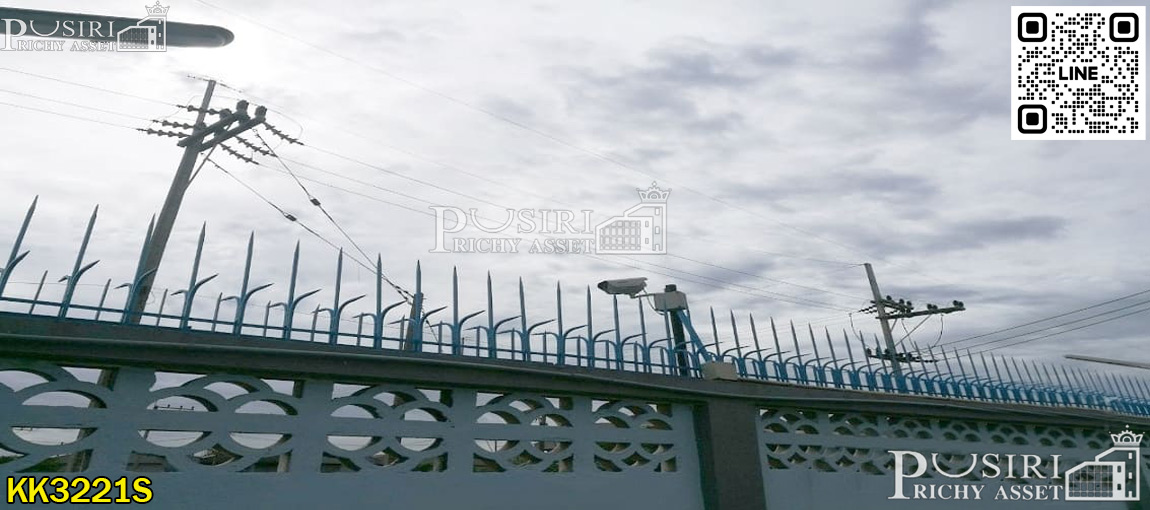 โรงงานตั้งอยู่บนเนื้อที่ขนาด 5 ไร่ หันหน้าทางทิศตะวันออก ประตูด้านหน้ากว้าง 7 เมตร สูง 2.5 เมตร สะดวกต่อการขนส่งสินค้าเข้าออก ตัวโรงงานแบ่งออกเป็น 3 หลัง