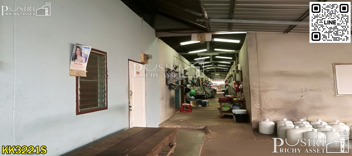 โรงงานตั้งอยู่บนเนื้อที่ขนาด 5 ไร่ หันหน้าทางทิศตะวันออก ประตูด้านหน้ากว้าง 7 เมตร สูง 2.5 เมตร สะดวกต่อการขนส่งสินค้าเข้าออก ตัวโรงงานแบ่งออกเป็น 3 หลัง