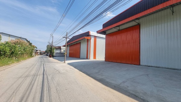 ให้เช่า โกดัง โพธ์แก้ว3  ลาดพร้าว 101 เนือที 275 ตรม ที่จอดรถ 4 คันด้านหน้า 1 ห้องน้ำ