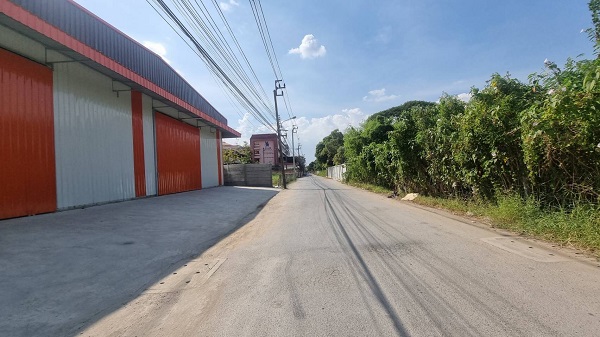 ให้เช่า โกดัง โพธ์แก้ว3  ลาดพร้าว 101 เนือที 275 ตรม ที่จอดรถ 4 คันด้านหน้า 1 ห้องน้ำ