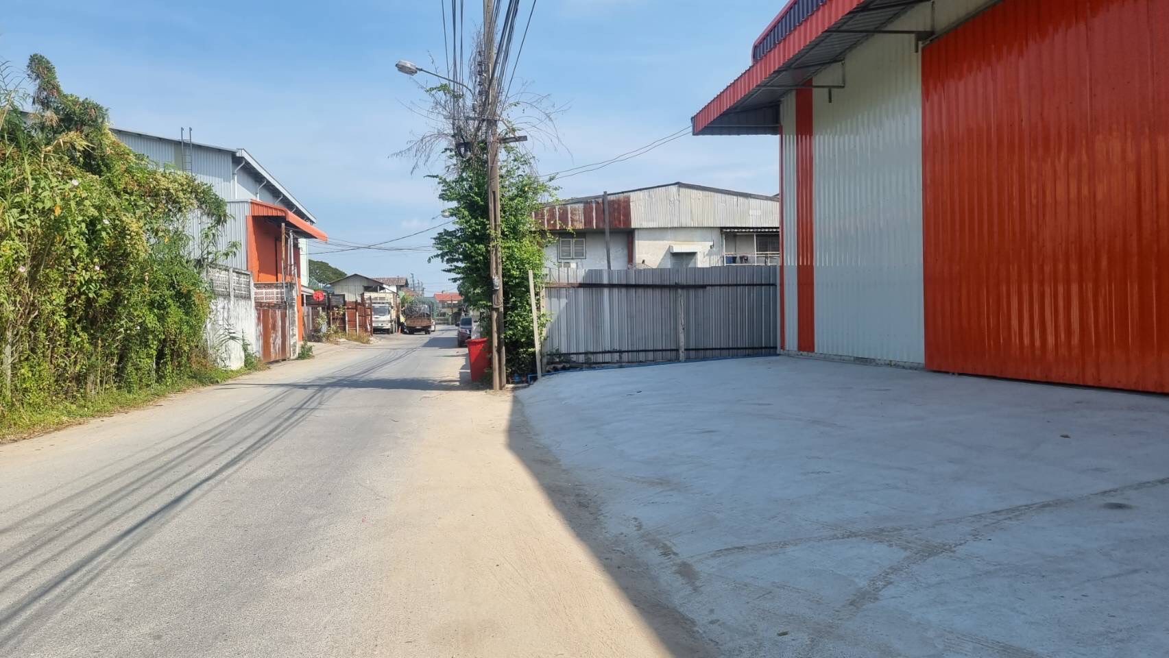 ให้เช่า โกดัง โพธ์แก้ว3  ลาดพร้าว 101 เนือที 275 ตรม ที่จอดรถ 4 คันด้านหน้า 1 ห้องน้ำ