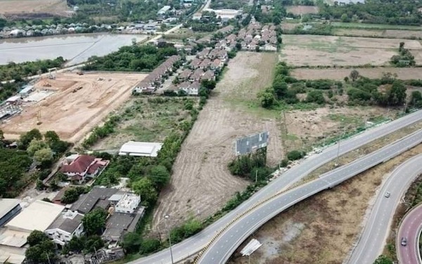 ขายที่ดิน 7 ไร่ ริมถนน สาย345 ใกล้ทางลงถนนราชพฤกษ์   อ.ปากเกร็ด จ.นนทบุรี หน้ากว้างประมาณ 120ม.  หลังที่ดิน ติดหมู่บ้านฟ้าใหม่