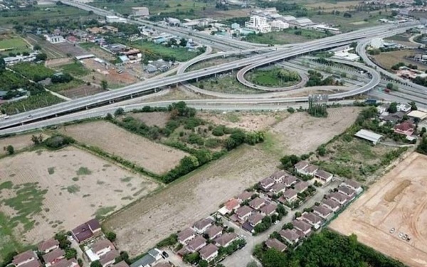 ขายที่ดิน 7 ไร่ ริมถนน สาย345 ใกล้ทางลงถนนราชพฤกษ์   อ.ปากเกร็ด จ.นนทบุรี หน้ากว้างประมาณ 120ม.  หลังที่ดิน ติดหมู่บ้านฟ้าใหม่