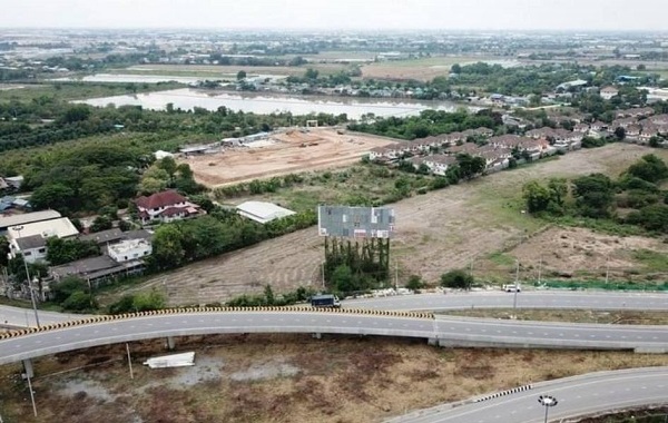 ขายที่ดิน 7 ไร่ ริมถนน สาย345 ใกล้ทางลงถนนราชพฤกษ์   อ.ปากเกร็ด จ.นนทบุรี หน้ากว้างประมาณ 120ม.  หลังที่ดิน ติดหมู่บ้านฟ้าใหม่