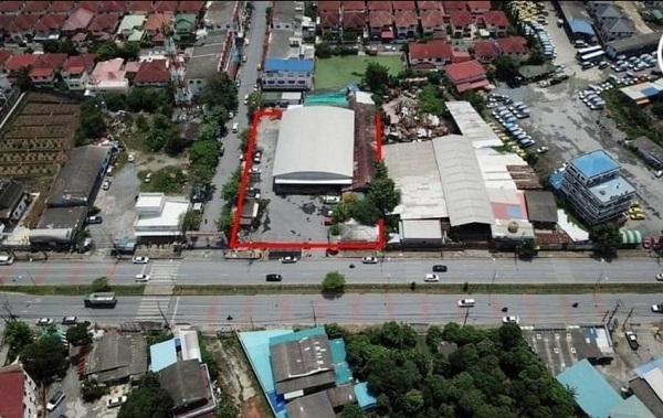 ขายที่ดิน 965 ตรว. (2ไร่ 1งาน 65ตรว) บางบัวทอง  ริมถนนบางกรวยไทรน้อย 6 เลน ใกล้ หมู่บ้าน ช.รุ่งเรือง