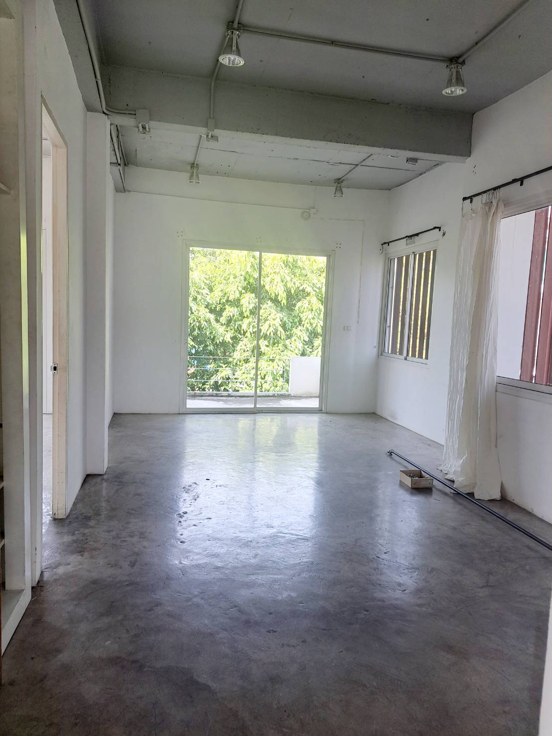 ให้เช่าบ้านเดี่ยว 3 ชั้น สามารถทำเป็นสตูดิโอหรือออฟฟิศได้ ทำเลดี แถว.เพชรบุรีตัด  ใหม่ บางกะปิ