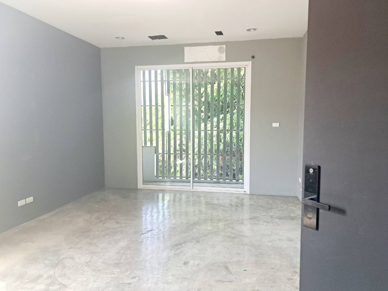 ให้เช่าบ้านเดี่ยว 3 ชั้น สามารถทำเป็นสตูดิโอหรือออฟฟิศได้ ทำเลดี แถว.เพชรบุรีตัด  ใหม่ บางกะปิ