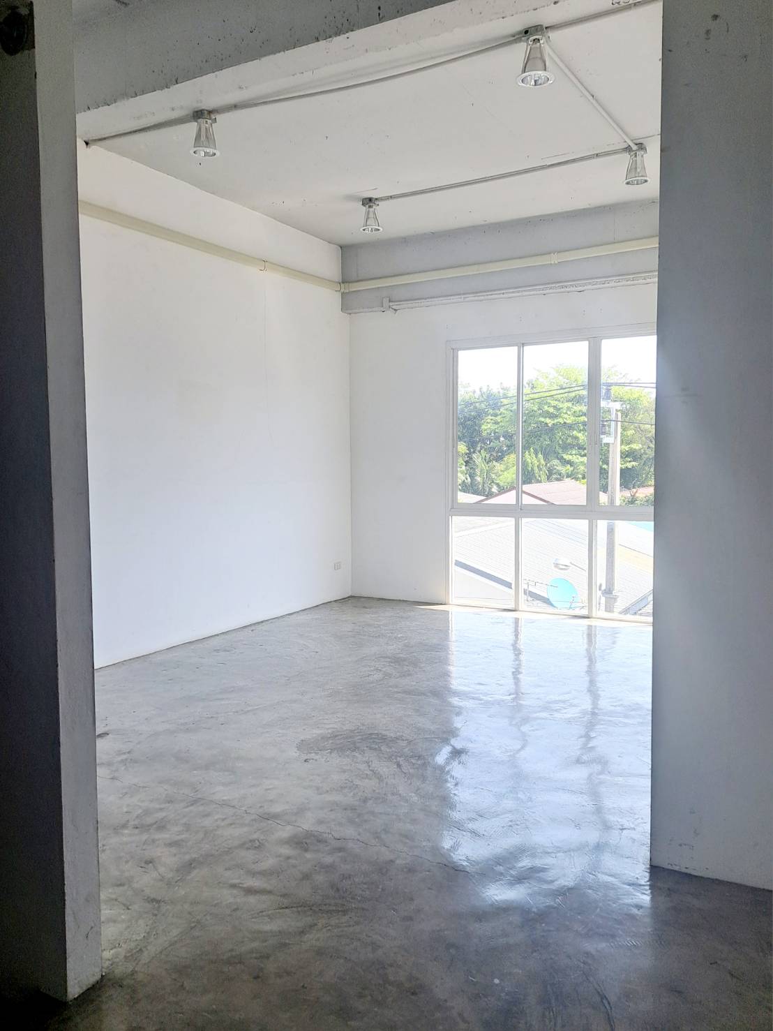 ให้เช่าบ้านเดี่ยว 3 ชั้น สามารถทำเป็นสตูดิโอหรือออฟฟิศได้ ทำเลดี แถว.เพชรบุรีตัด  ใหม่ บางกะปิ