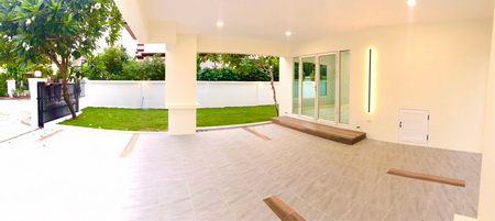 ขายบ้านแฝด  ติดถนนราชพฤกษ์ มีพื้นที่ด้านข้าง พร้อมสนามหญ้ารอบบ้าน เดินทางสะดวกเพียง 2 นาที ถึงวงเวียนพระรามห้า 