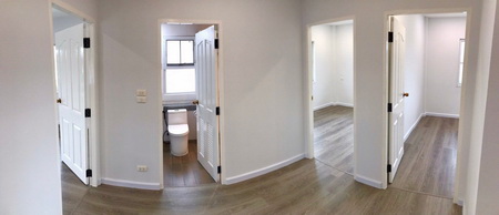 ขายบ้านแฝด  ติดถนนราชพฤกษ์ มีพื้นที่ด้านข้าง พร้อมสนามหญ้ารอบบ้าน เดินทางสะดวกเพียง 2 นาที ถึงวงเวียนพระรามห้า 