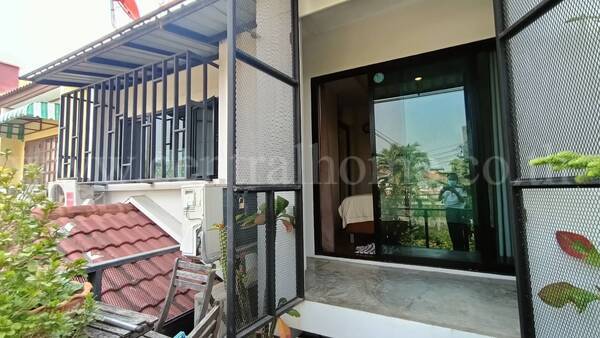 ทาวน์เฮ้าส์ หมู่บ้าน รัตนาวลัย ดอนเมือง พร้อมเฟอร์นิเจอร์