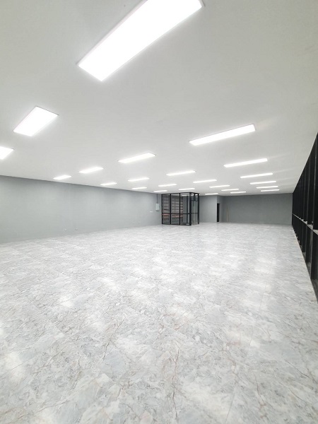 ให้เช่าโกดังใหม่พร้อมออฟฟิศ ขนาด1500ตรม. ติดถนนเพิ่มสิน  ทะลุสายไหม  พหลโยธินได้ใกล้ทางด่วนและวงแหวนอุตสาหกรรม ราคา 140 - 150 บาท ต่อ ตร.ม 