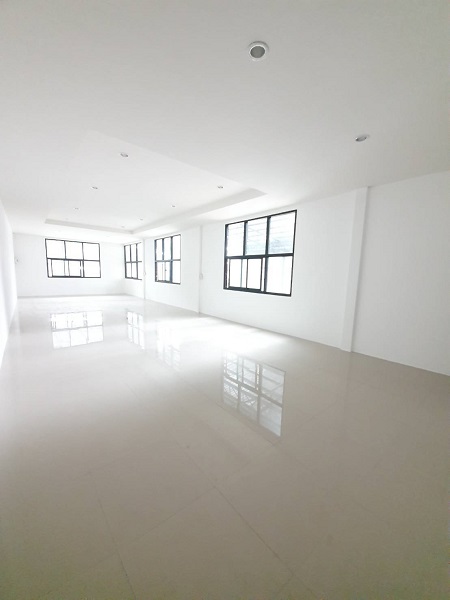 ให้เช่าโกดังพร้อมออฟฟิศขนาด 1000 ตรม. ย่านรามอินทรา  พหลโยธิน  ใกล้ด่วนและวงแหวนอุตสาหกรรม  