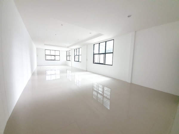 ให้เช่าโกดังพร้อมออฟฟิศขนาด 1000 ตรม. ย่านรามอินทรา  พหลโยธิน  ใกล้ด่วนและวงแหวนอุตสาหกรรม  