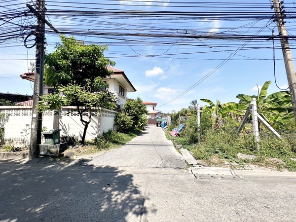 ที่ดิน พร้อมสิ่งปลูกสร้าง ซอย สวรรค์วิถี สุทธิสาร ห้วยขวาง