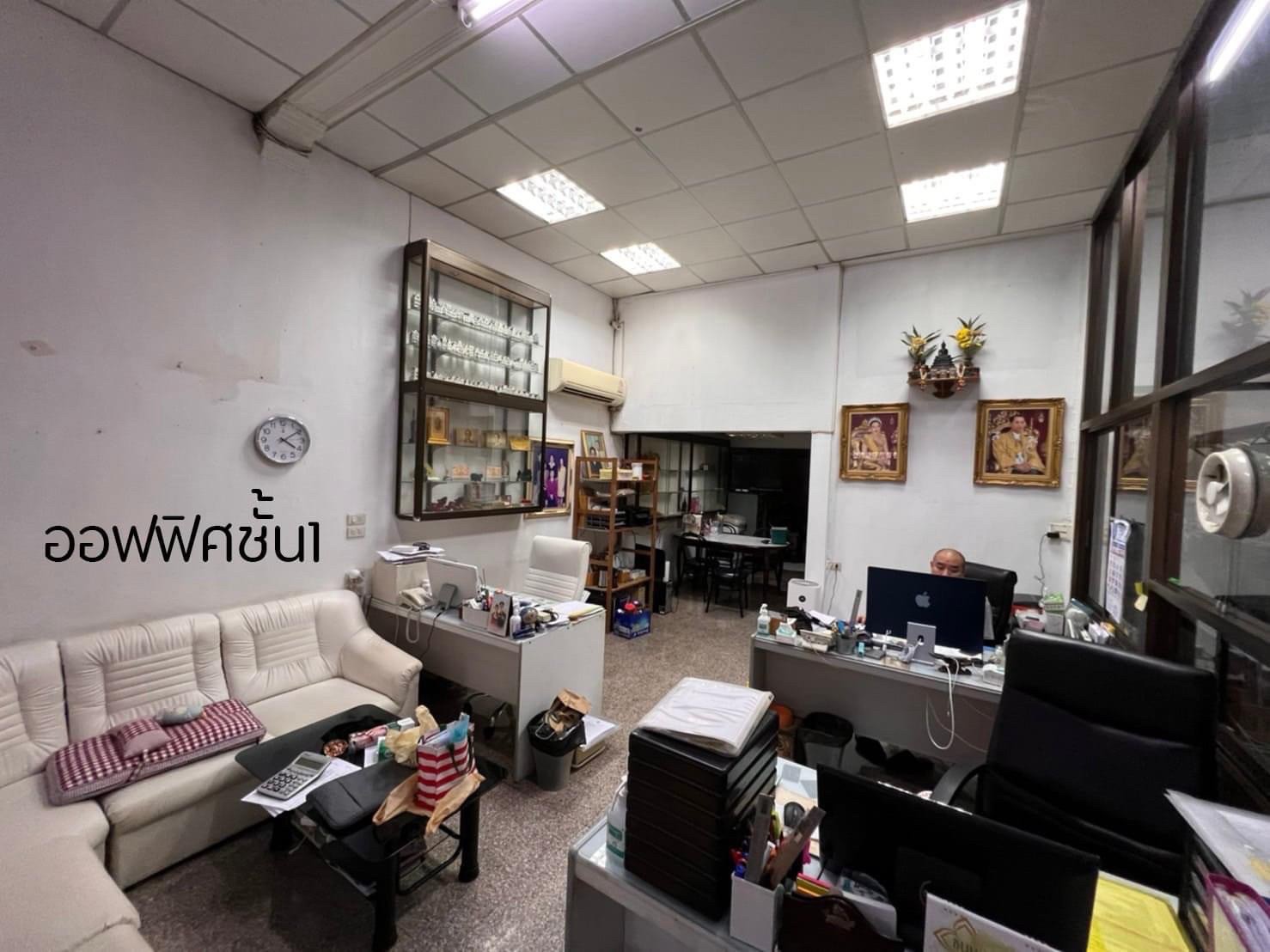 ขายอาคารพาณิชย์ 6 ชั้นย่านเยาวราช-สำเพ็ง ขนาด 32 ตรวา  มีลิฟท์ ด่วน 