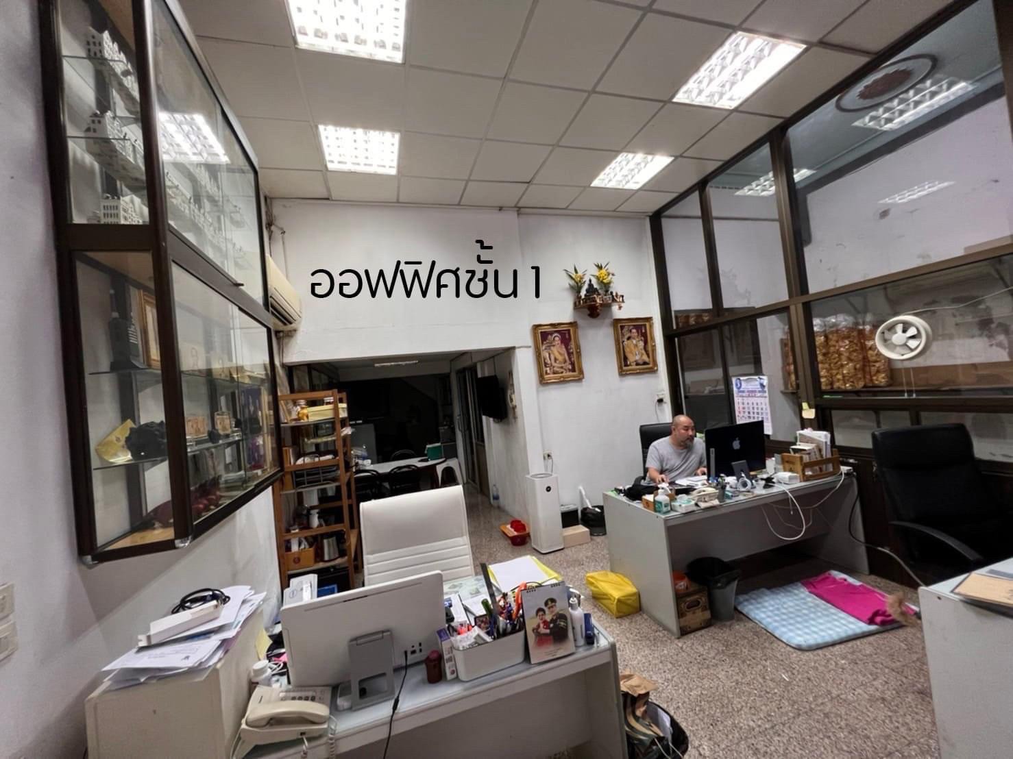 ขายอาคารพาณิชย์ 6 ชั้นย่านเยาวราช-สำเพ็ง ขนาด 32 ตรวา  มีลิฟท์ ด่วน 