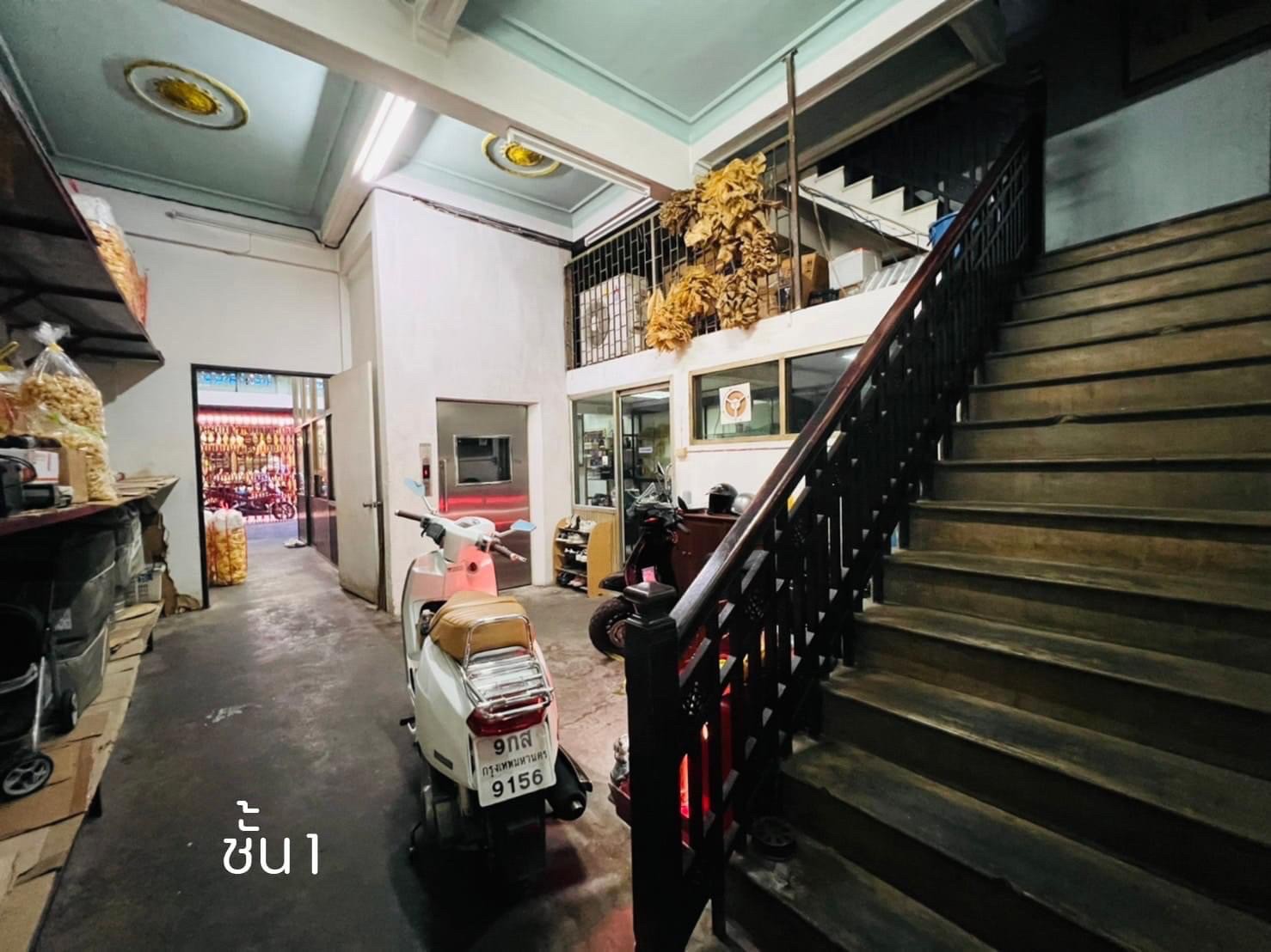 ขายอาคารพาณิชย์ 6 ชั้นย่านเยาวราช-สำเพ็ง ขนาด 32 ตรวา  มีลิฟท์ ด่วน 