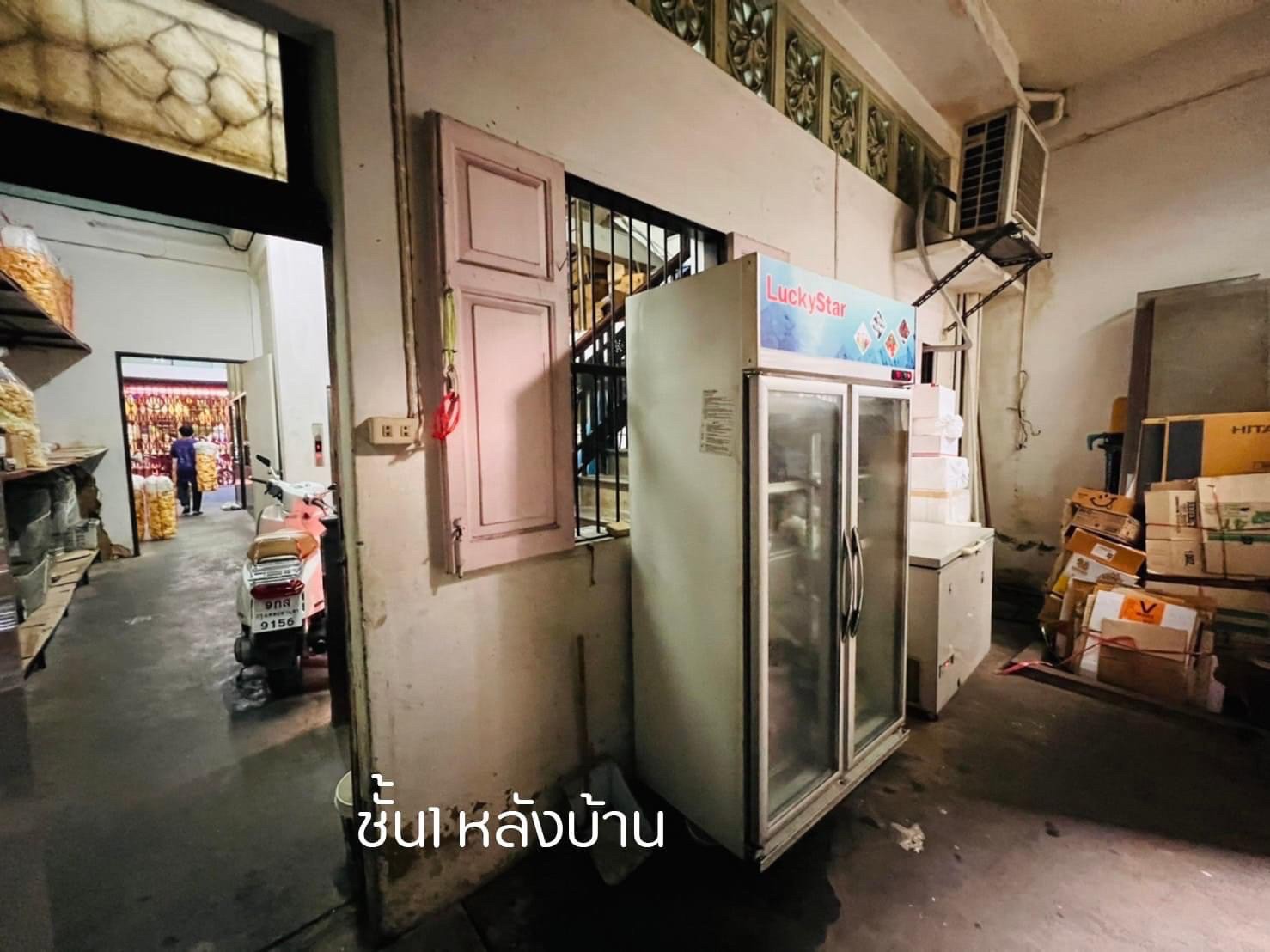 ขายอาคารพาณิชย์ 6 ชั้นย่านเยาวราช-สำเพ็ง ขนาด 32 ตรวา  มีลิฟท์ ด่วน 