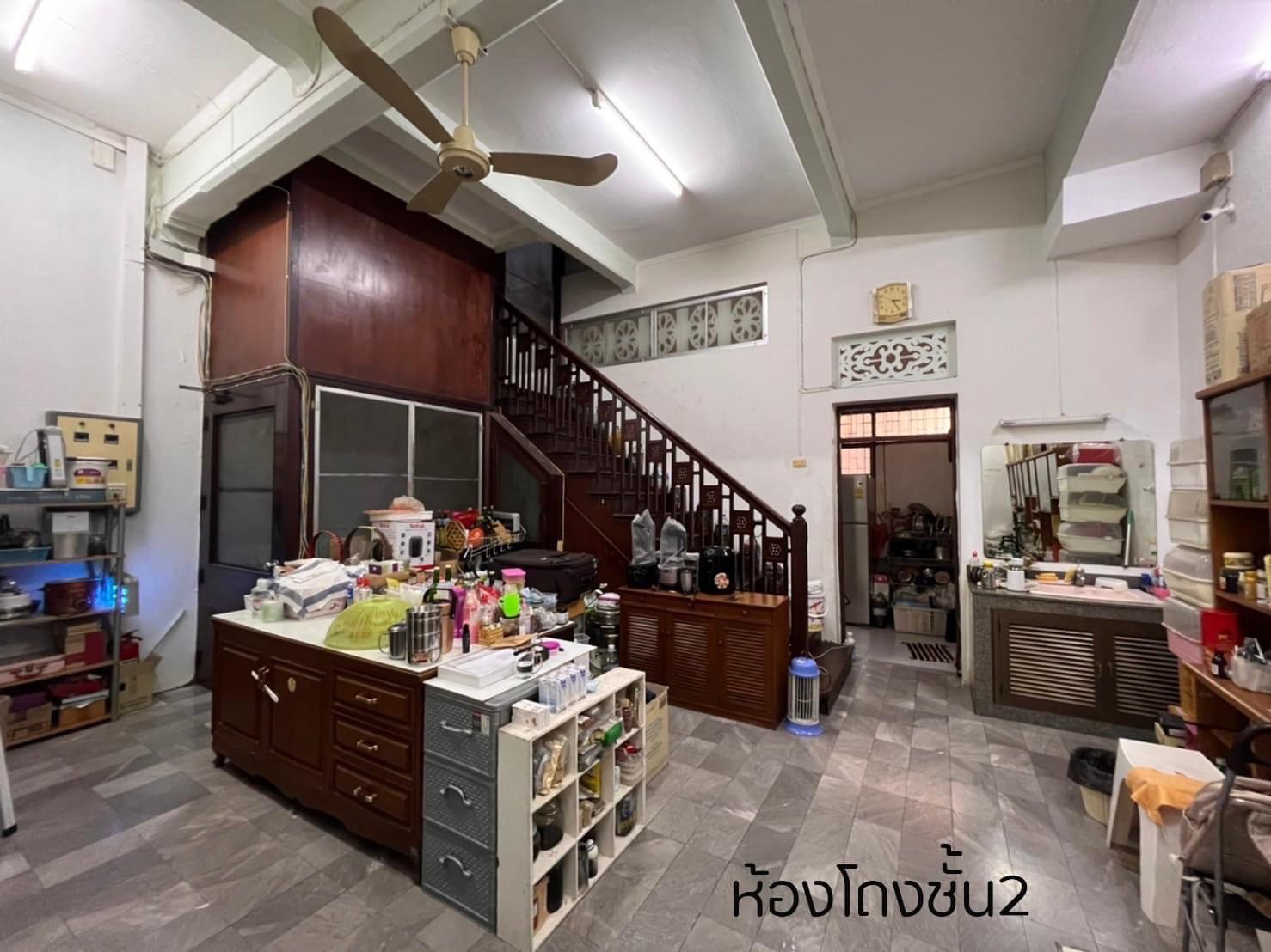 ขายอาคารพาณิชย์ 6 ชั้นย่านเยาวราช-สำเพ็ง ขนาด 32 ตรวา  มีลิฟท์ ด่วน 