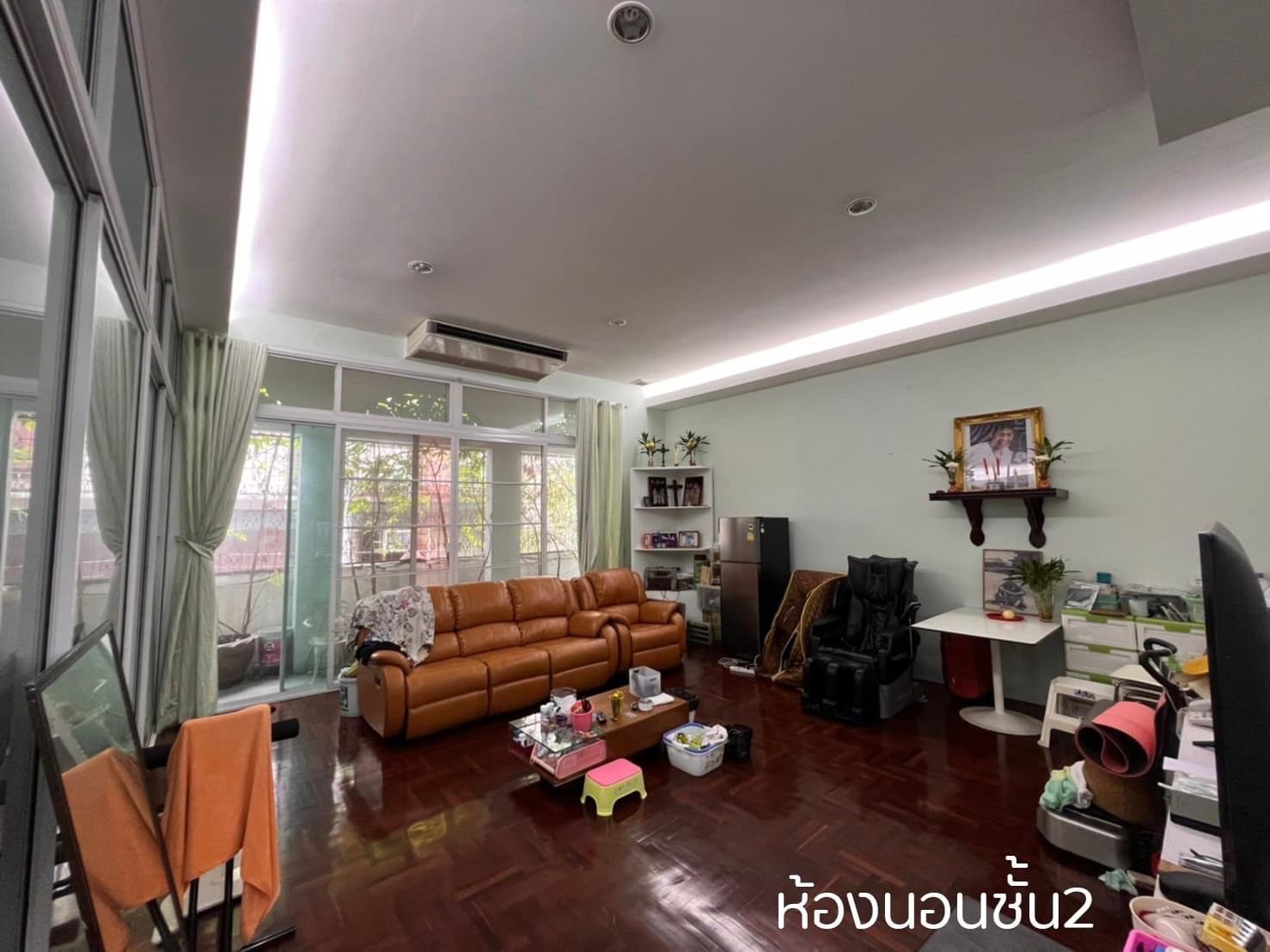 ขายอาคารพาณิชย์ 6 ชั้นย่านเยาวราช-สำเพ็ง ขนาด 32 ตรวา  มีลิฟท์ ด่วน 