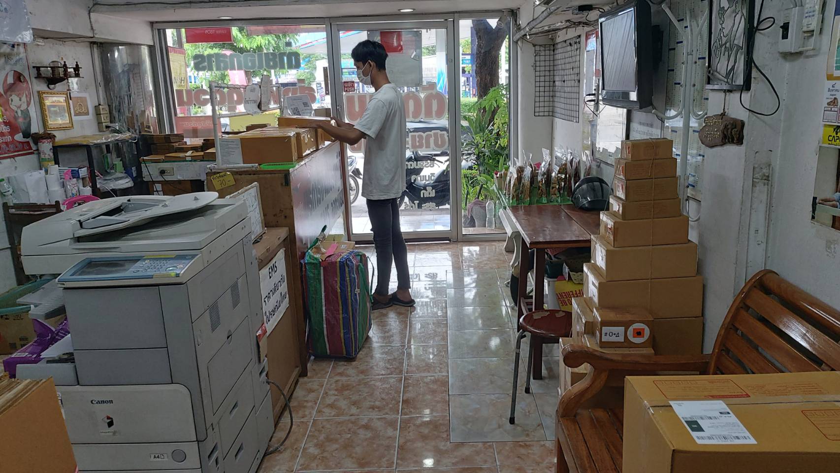 ขายด่วน อาคารพาณิชย์ 5 ชั้น พร้อมกิจการ ร้านขนส่ง+ร้านตัดผม ทำเลดีมาก ริมถนน นาคนิวาส