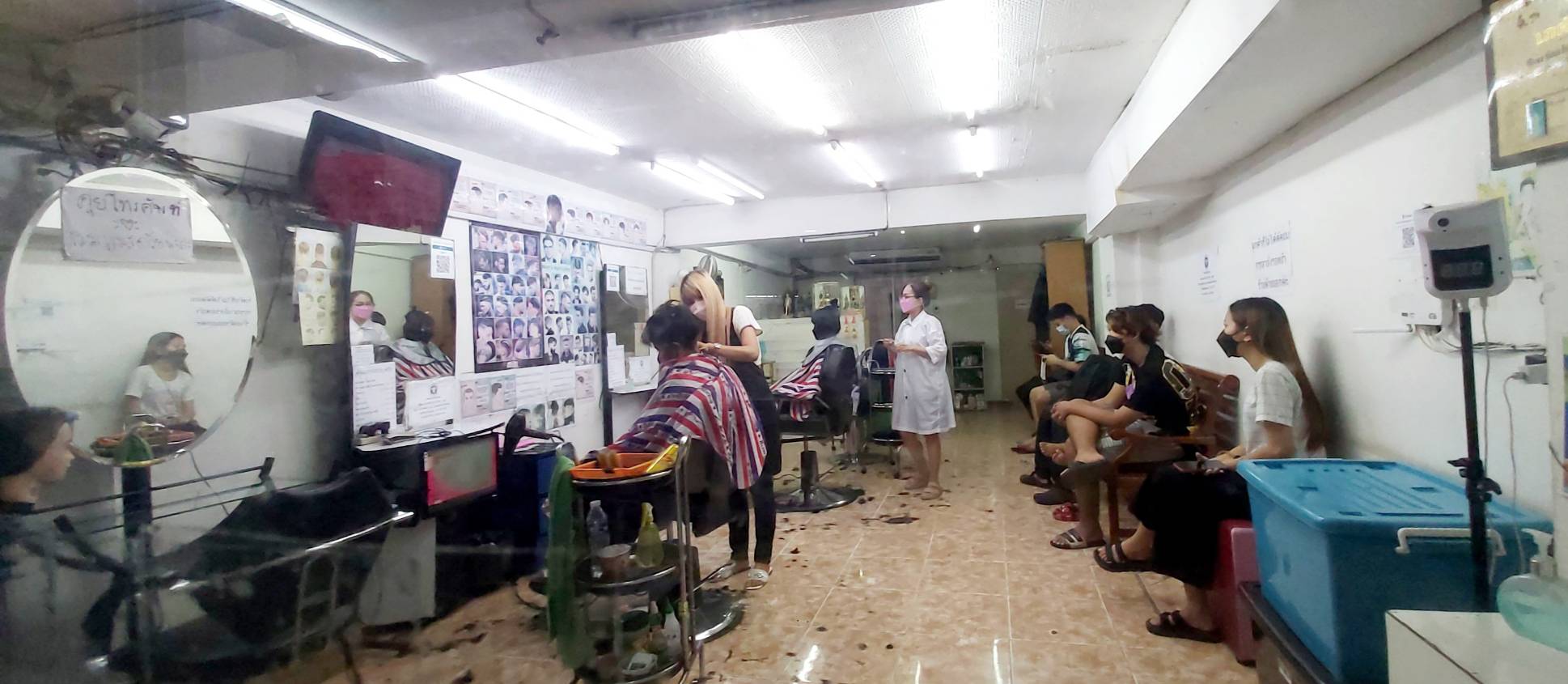 ขายด่วน อาคารพาณิชย์ 5 ชั้น พร้อมกิจการ ร้านขนส่ง+ร้านตัดผม ทำเลดีมาก ริมถนน นาคนิวาส